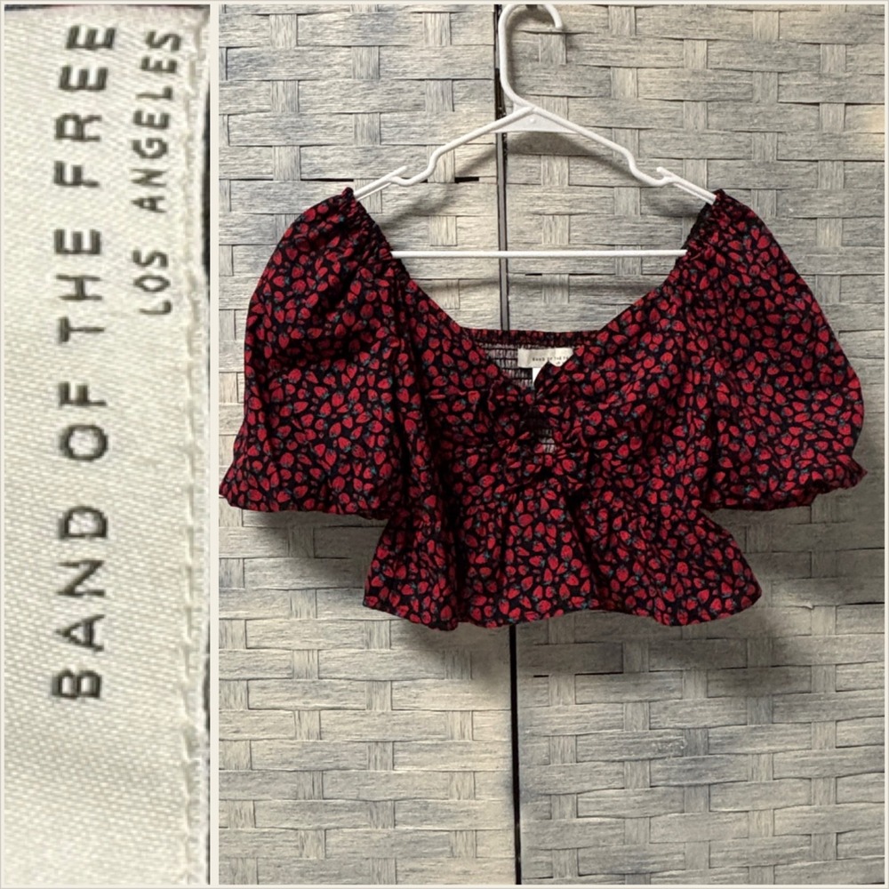 BAND OF THE FREE Womens S Red Strawberry Print‎ Smocked Peplum Crop Top Coquette